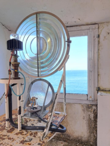 Lire la suite à propos de l’article Le feu de direction du phare du Petit-Minou